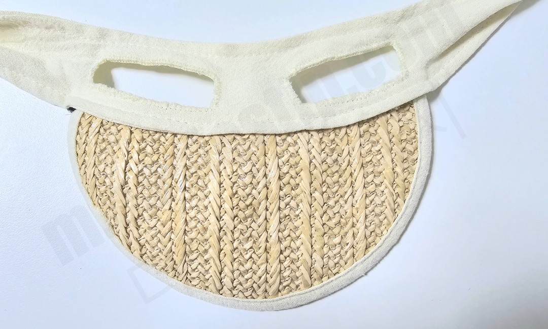 다이소 강아지 라탄 썬캡을 리폼해서 구멍을 뚫은 모습