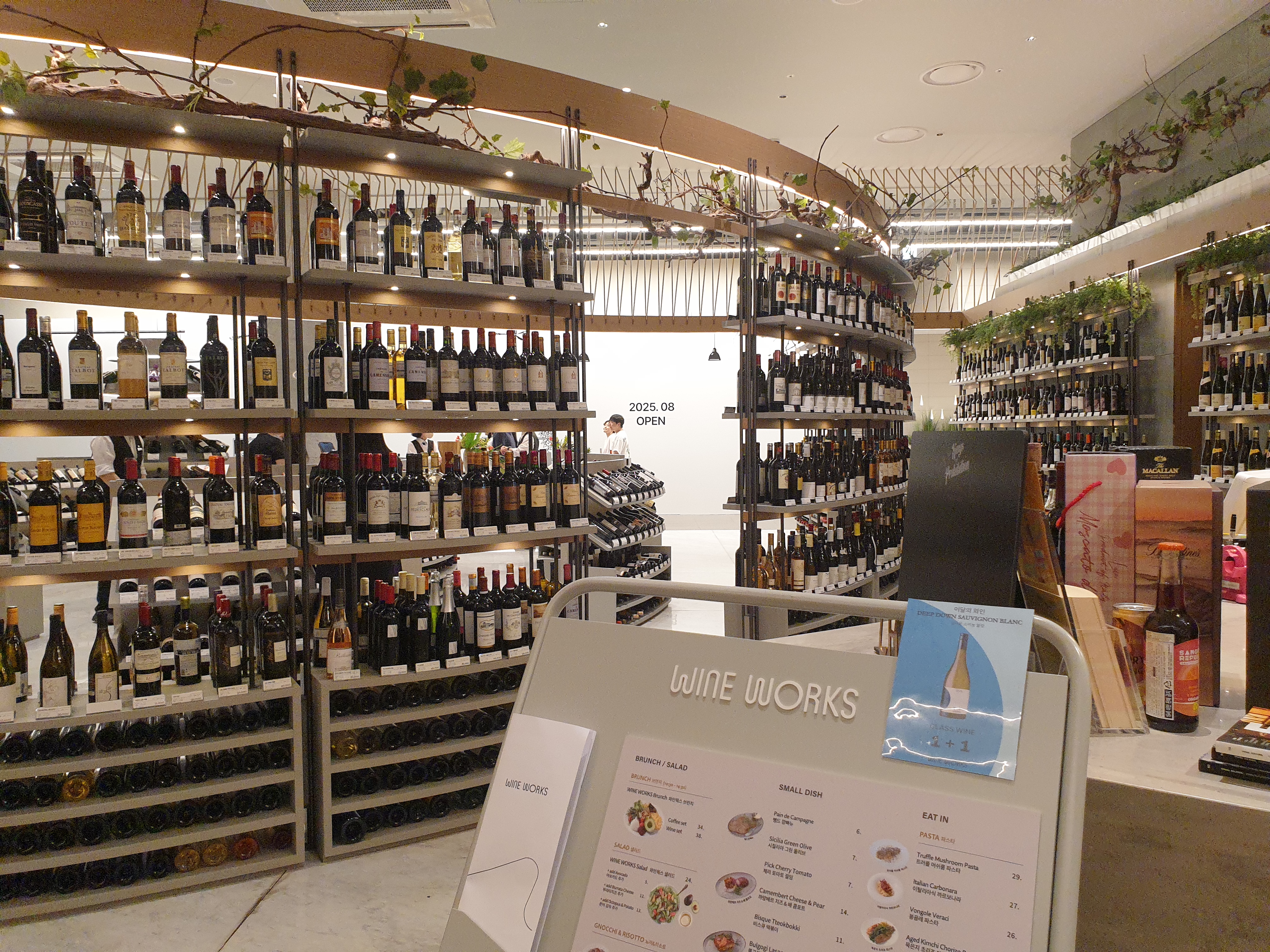 더현대서울 와인웍스 입구