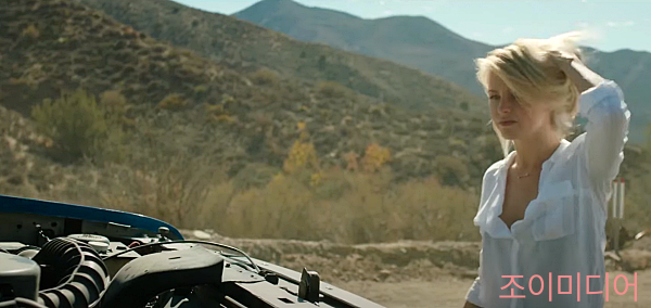 매력적인 맬러리의 모습