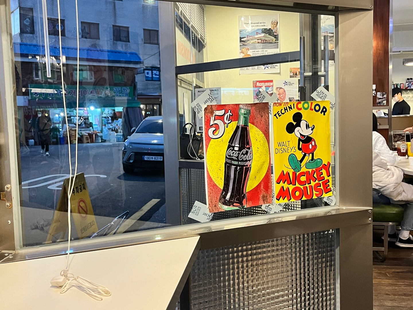 포스터 인테리어