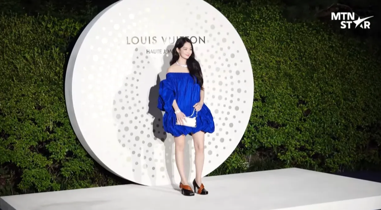 루이비통 하이 주얼리, 루이비통 버츄어시티 컬렉션, 신민아 화보, 신민아 루이비통, 고소영 패션, 고소영 동안 비결, 다이아몬드 반지 추천, 오프숄더 드레스 코디, 하이 주얼리 스타일링, 40대 여성 하이 주얼리, 명품 주얼리 브랜드, 셀럽 착용 주얼리, 공유 수트핏, 공유 공식석상 패션, 명품 수트 코디법, 신민아 공유 루이비통, 공유 신민아 투샷, 루이비통 커플 화보, 남녀 하이 주얼리 스타일링