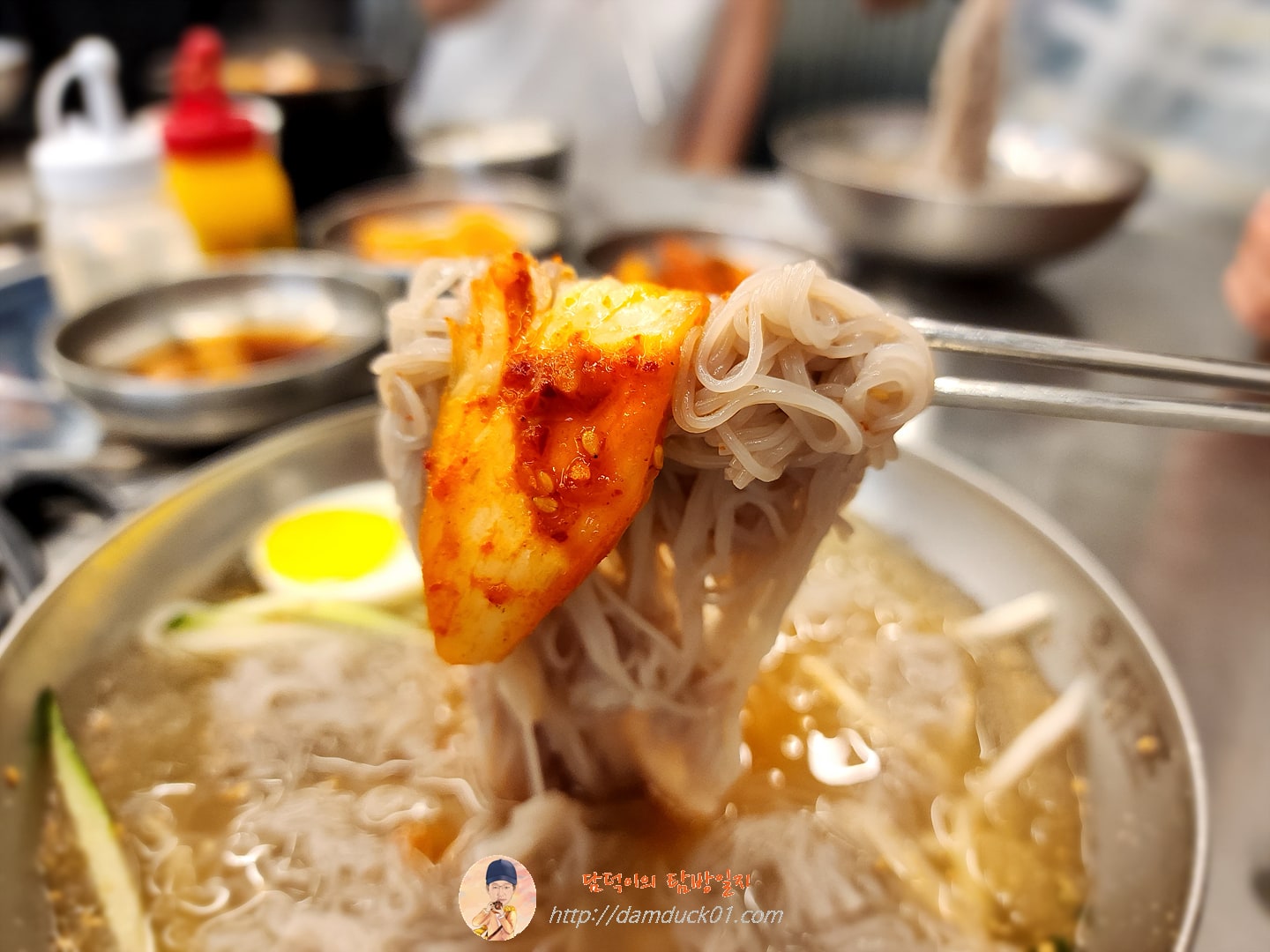 점심 물냉면 곱빼기