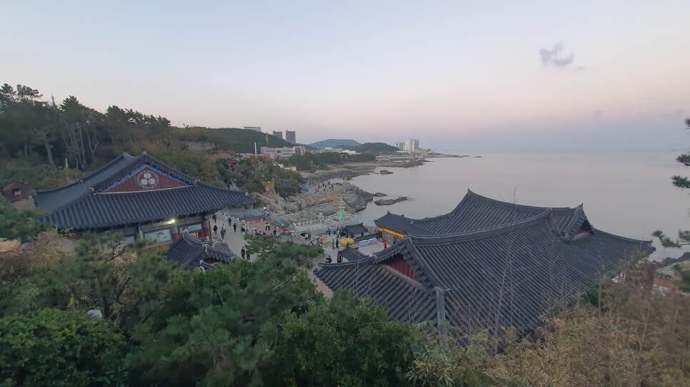 부산 해동용궁사 : 한국에서 가장 아름다운 사찰 바다와 맞닿은 천년 고찰 소원을 이루어주는 염험한 곳