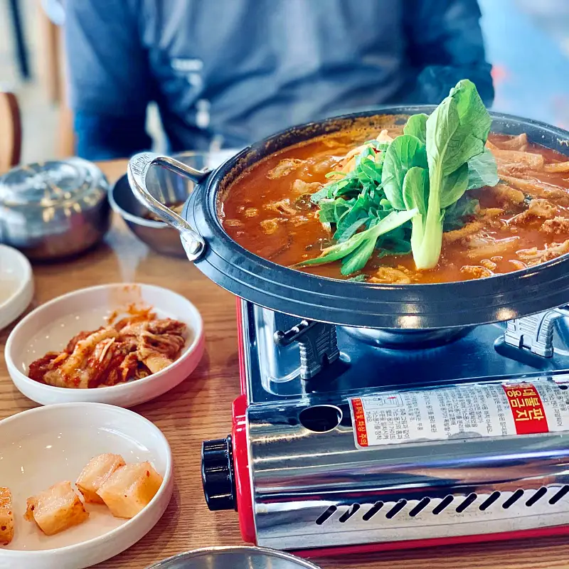 전국 택배 온라인 전화 주문 가능 가마솥에 3일간 푹 고은 한우 사골 곰탕, 매콤 칼칼한 곱창전골, 매운 소곱창 갈비찜 맛있는 식당 여주 여주아울렛 맛집 서민갑부 388회 방송 정보