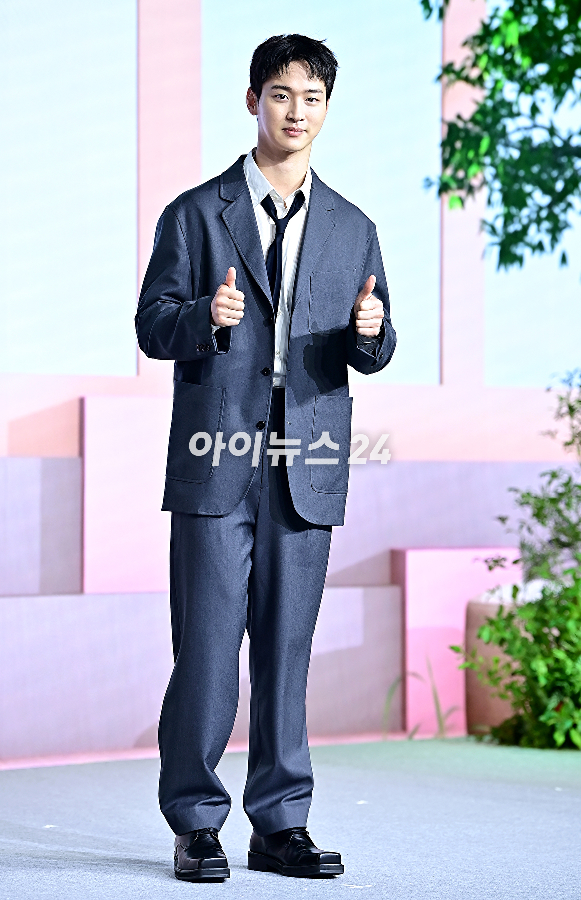 배우 장동윤이 1일 오전 서울 종로구 JW 메리어트호텔 동대문 스퀘어에서 열린 넷플릭스 '정신병동에도 아침이 와요' 제작발표회에서 포토타임을 갖고 있다. [사진=곽영래 기자]