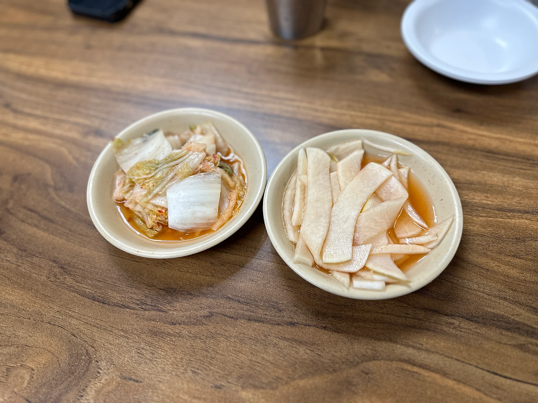 논현동평양면옥-김치들-슴슴한간으로-평양냉면과-매칭하기좋다