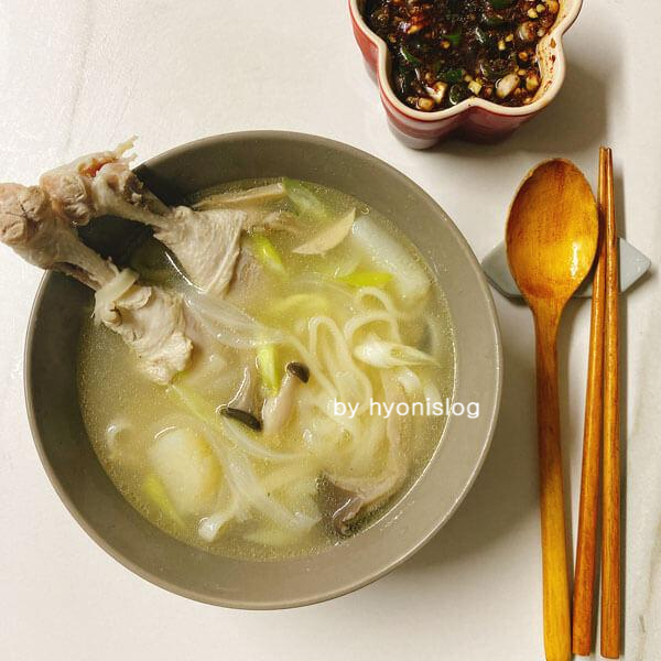 닭한마리_닭칼국수