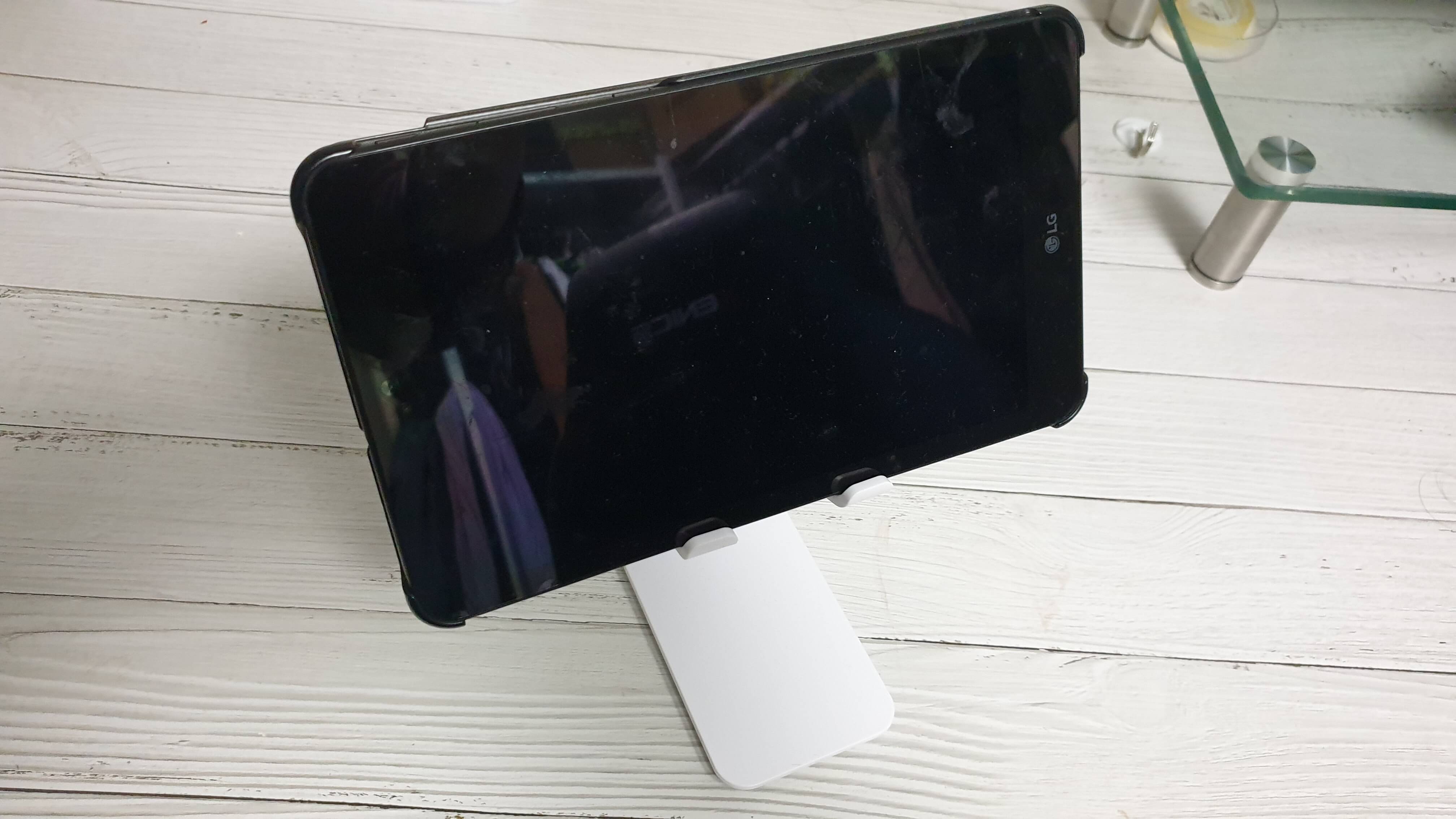 태블릿-거치한-사진