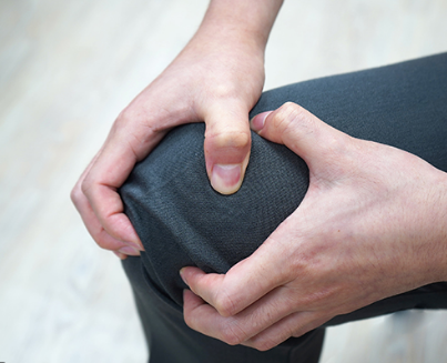 무릎 구부릴때 통증 및 치료방법