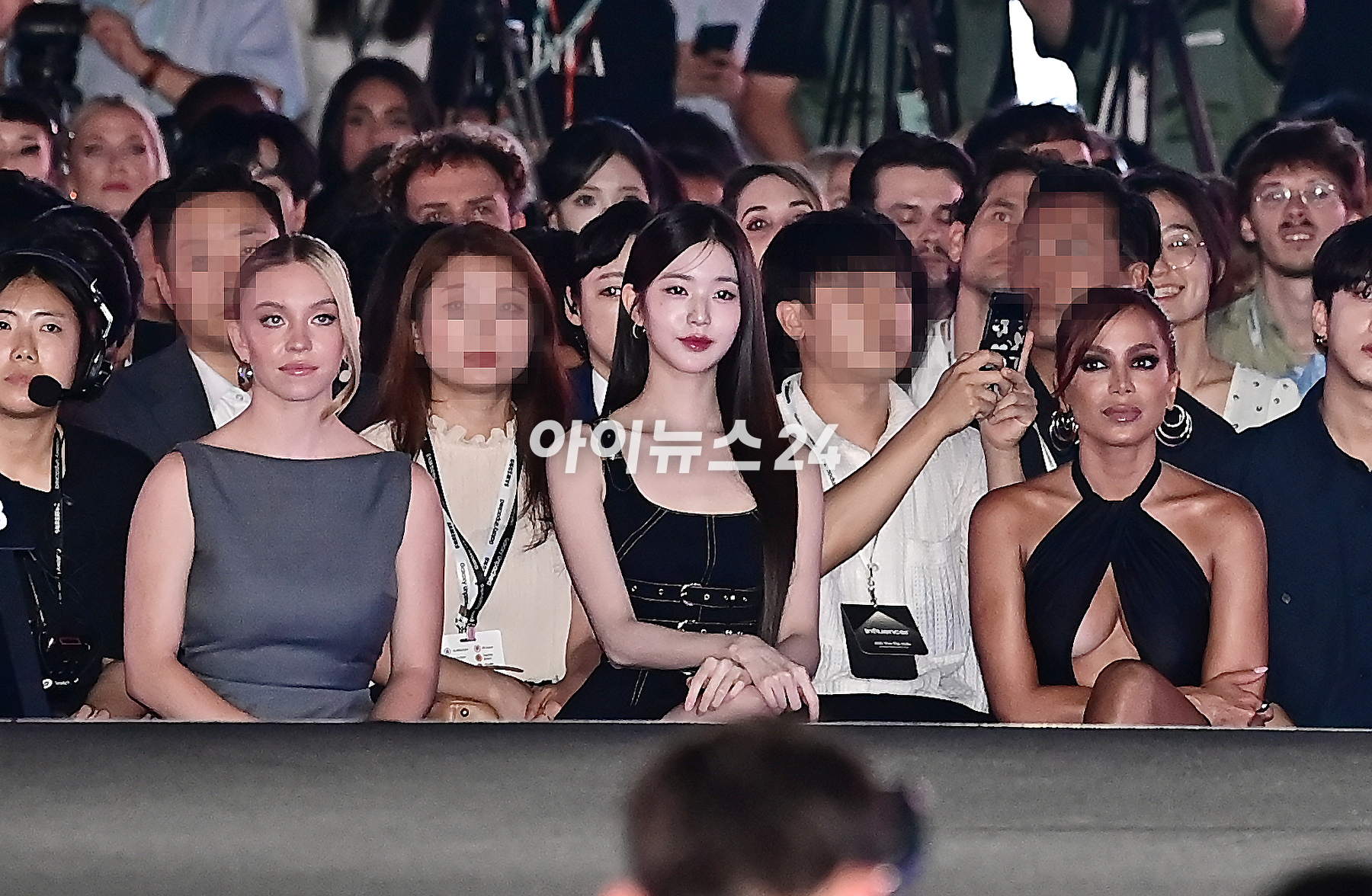 아이브 장원영이 26일 서울 강남구 코엑스에서 열린 갤럭시 언팩 행사에 참석 하고 있다. [사진=곽영래 기자]