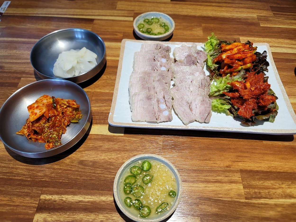 경주 기와 메밀 막국수 수육