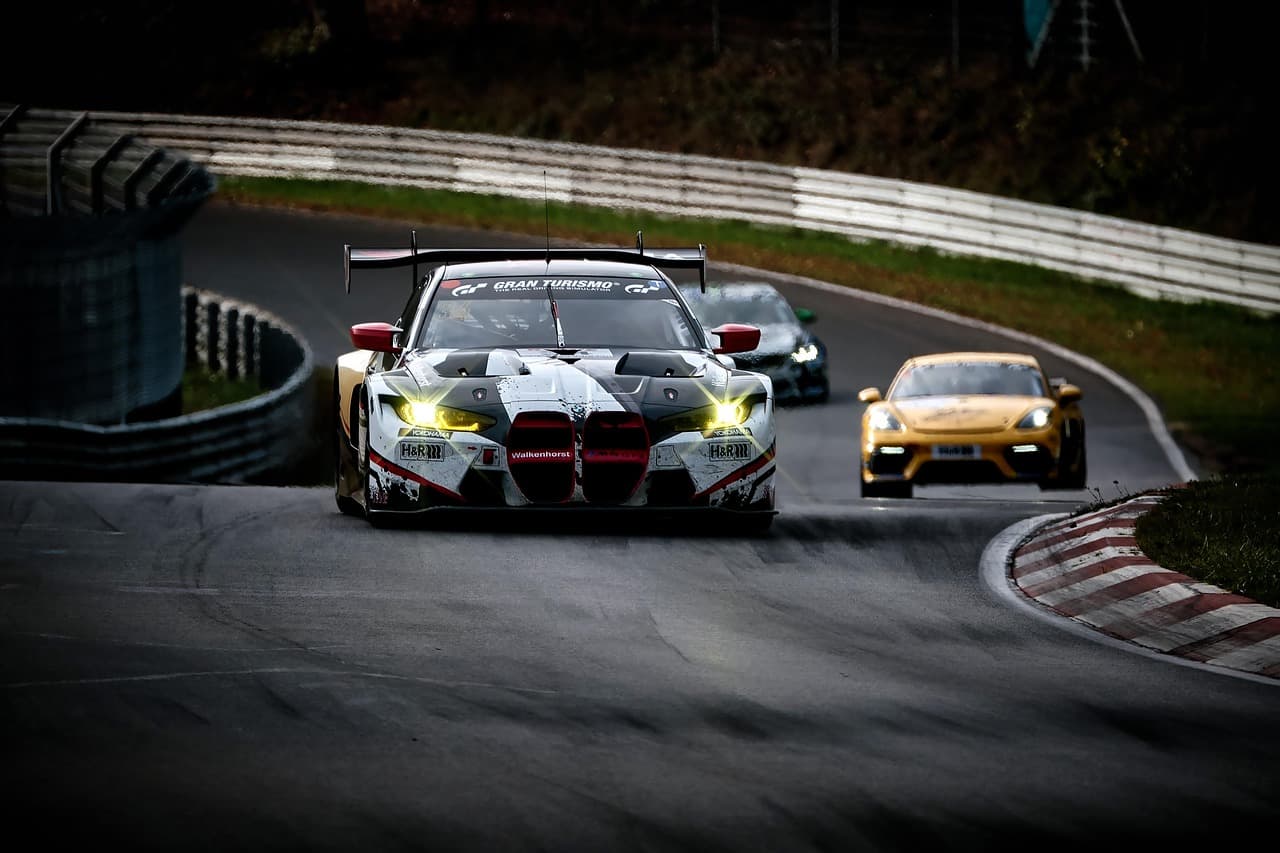 모터스포츠 기술이 양산차에 미치는 영향 – F1, WRC 기술의 일상 적용 사례