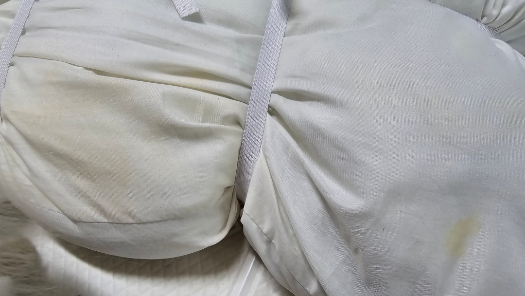 누렇게 된 베개 솜