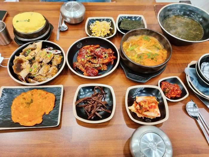 제209회 놀라운토요일 게장정식 백반 정혁 황민현 더보이즈 주연 추천 놀토 부천 중동 사랑 시장 맛집 소개
