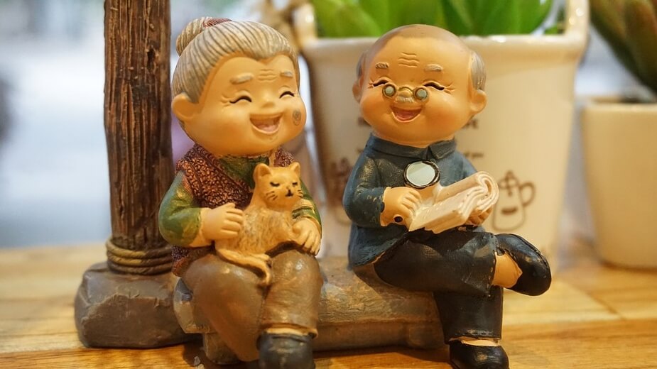 다정히 웃고있는 부모님 모습