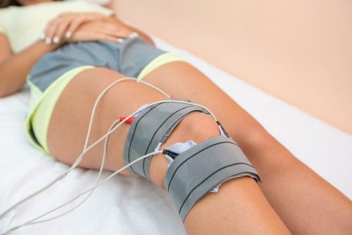 무릎에서 뚝 소리가? 전방 십자인대 파열의 증상 및 치료 알아보기