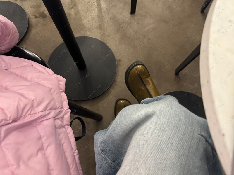 오후 아웃핏인데 바지만 바꿨다고 생각했는데 외투빼고 다바뀌었네요.