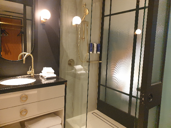 멜버른 호텔 vs 에어비앤, 도심 vs 로컬 선택 기준 그리고 공항 우버 이용법_화장실