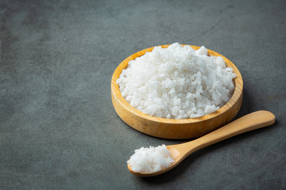 salt in wooden plates