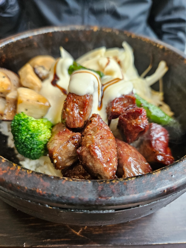 동동식당-큐브스테이크 덮밥