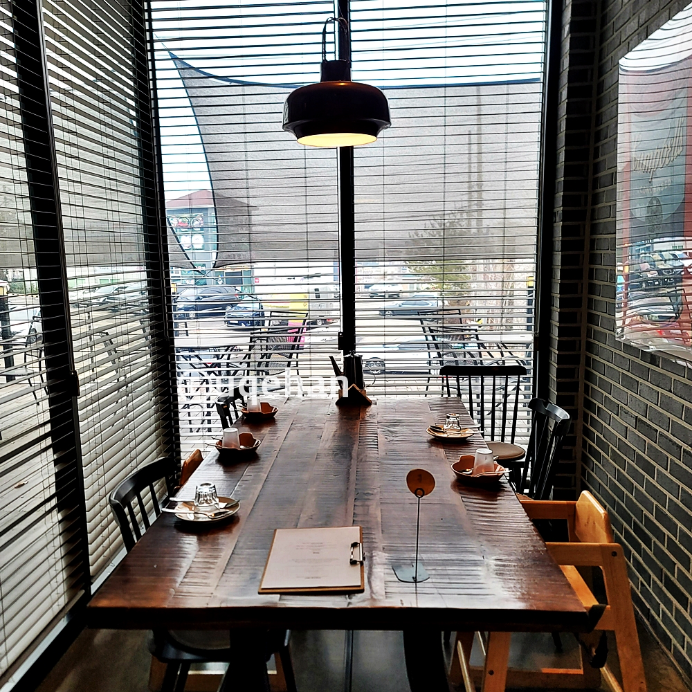 515더오리지널 테이블 사진이다.