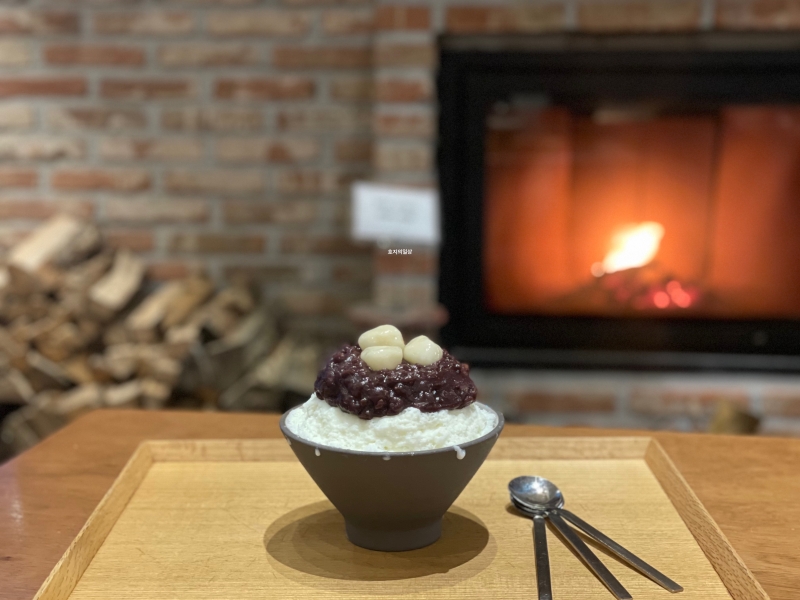 천안 뚜쥬루 베이커리 장작가마 카페 우유 팥빙수