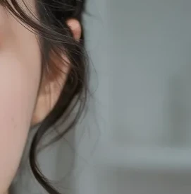 쌍꺼풀 수술 이미지 - 쌍꺼풀 수술을 한 사람