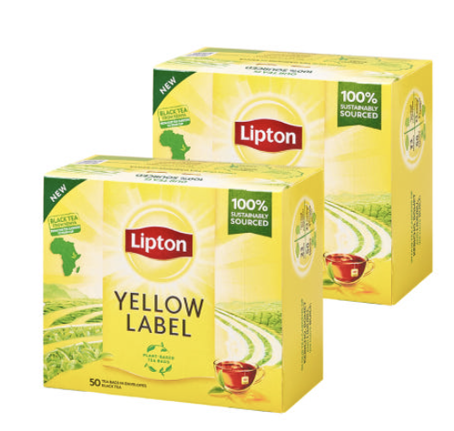 노란색 박스. 박스에는 차밭이 그려져있고 중앙에 라벨이 써있다. 우측하단에는 찻잔이 보인다.