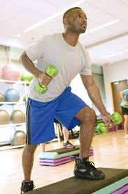 숙면을 취하는 방법 저항운동 남자 바벨