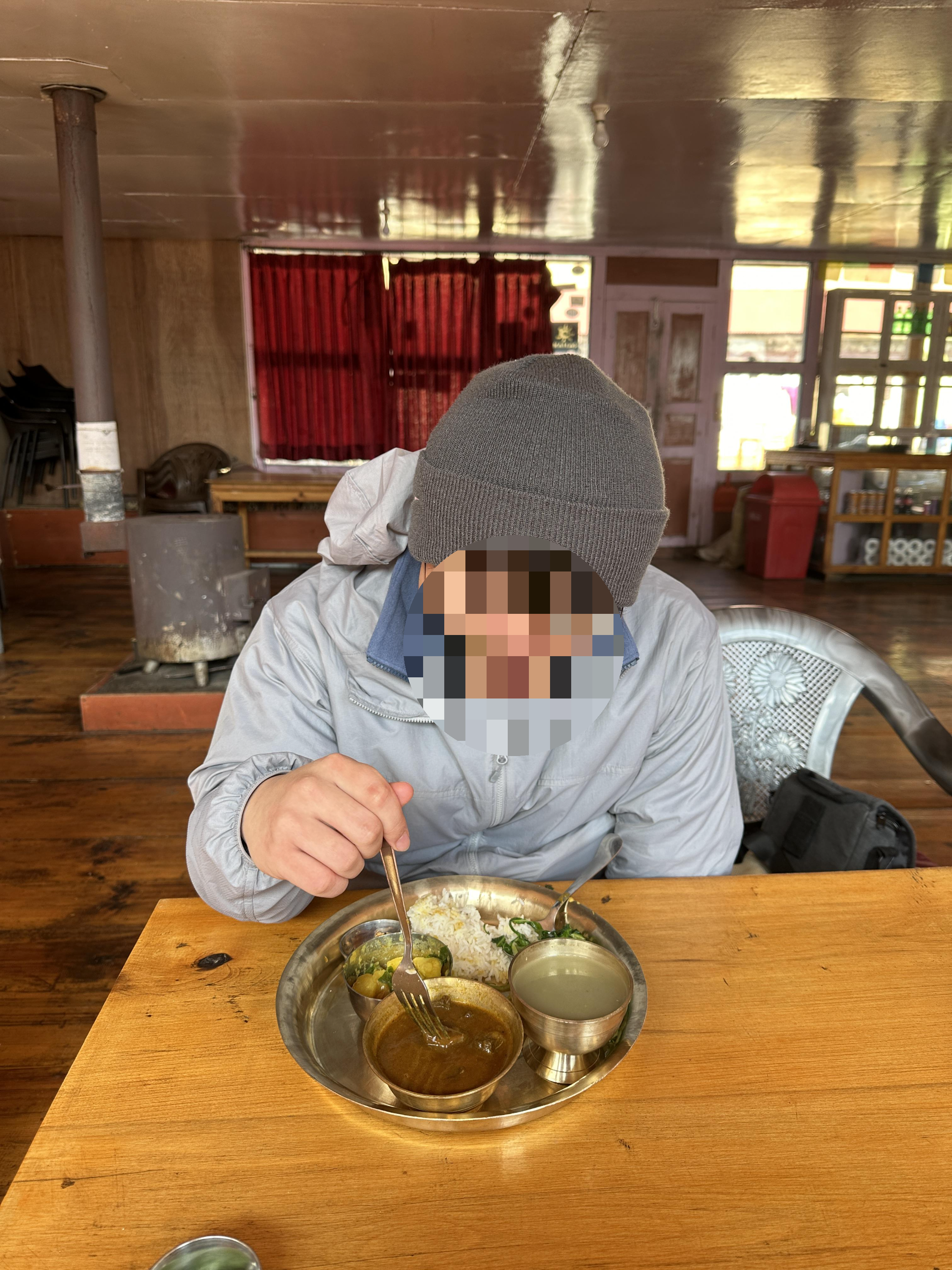 첫번째 롯지에서 식사