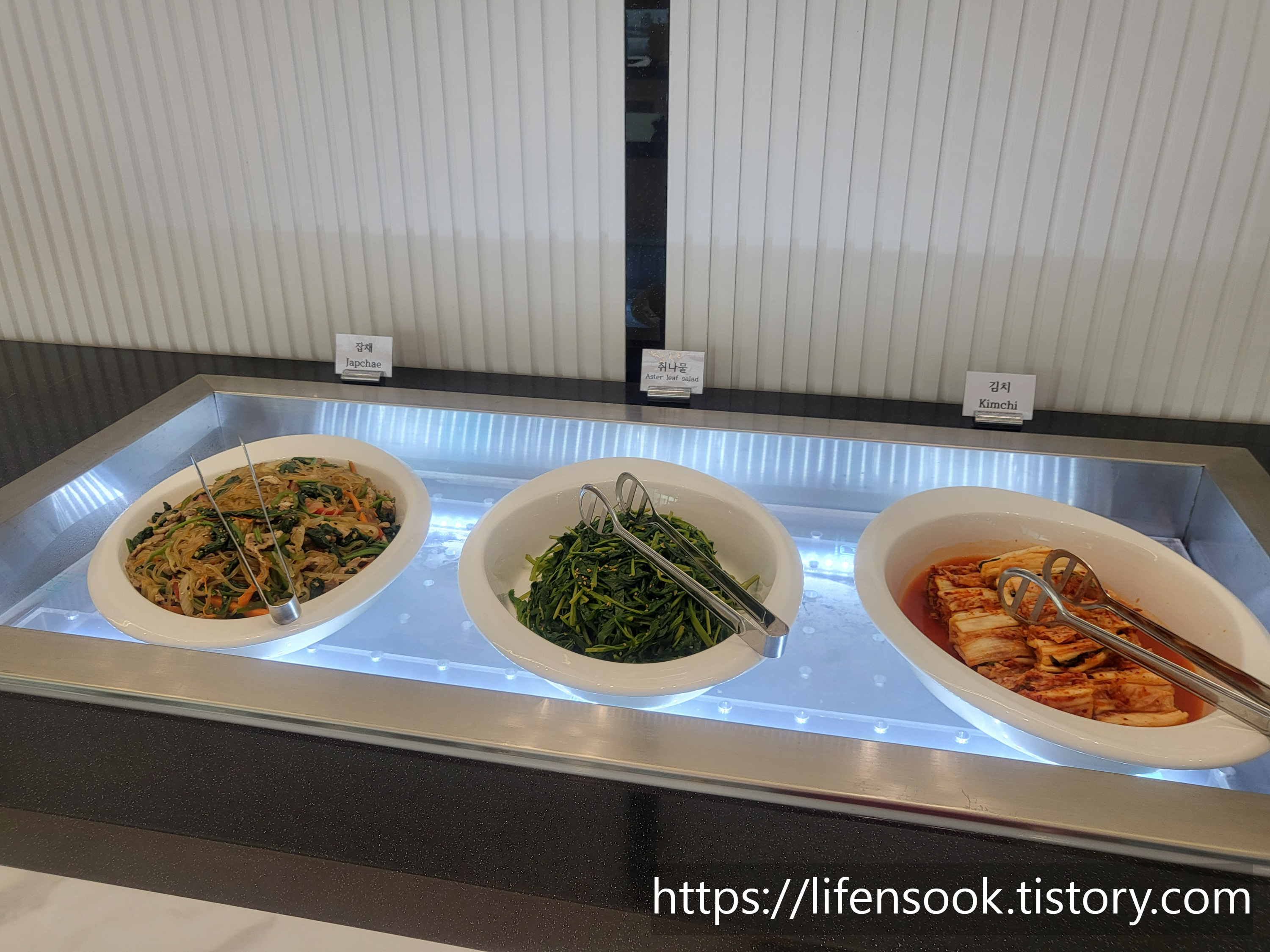 웨이브엠 호텔 웨스트 디너 뷔페 음식 1