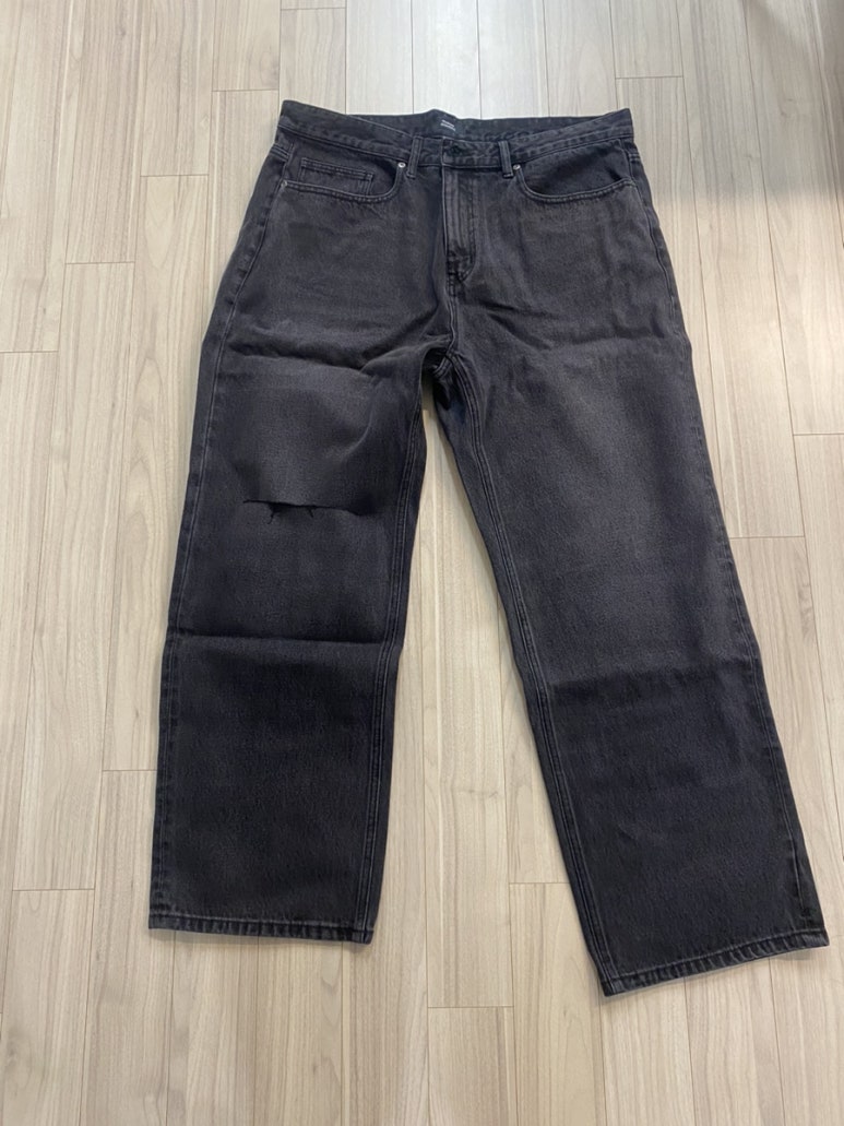 무신사 무신사스탠다드 슬래쉬 스트레이트 데님 팬츠 [워시드 블랙]SLASH STRAIGHT DENIM PANTS [WASHED BLACK]