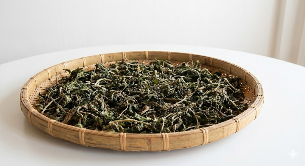 거친 식이섬유를 부드럽게 활성화하여 장운동을 촉진하고 숙변 제거 및 다이어트 효능을 높이는 말린 곤드레