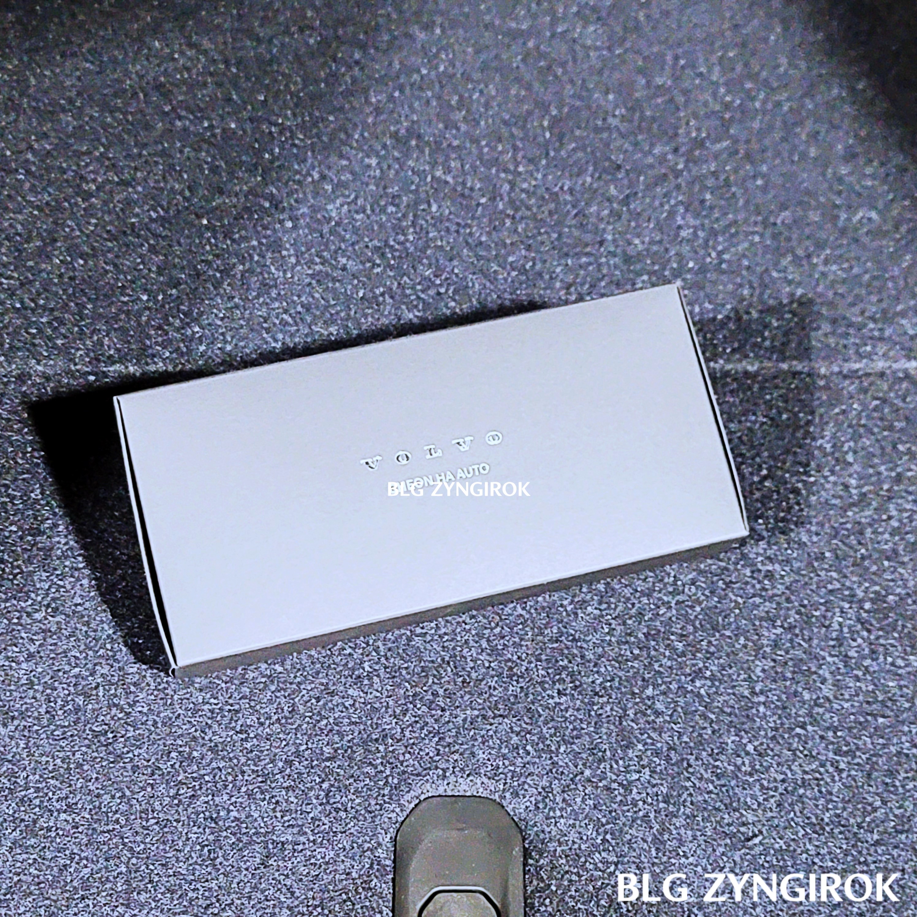 사은품 상자가 놓여있다.