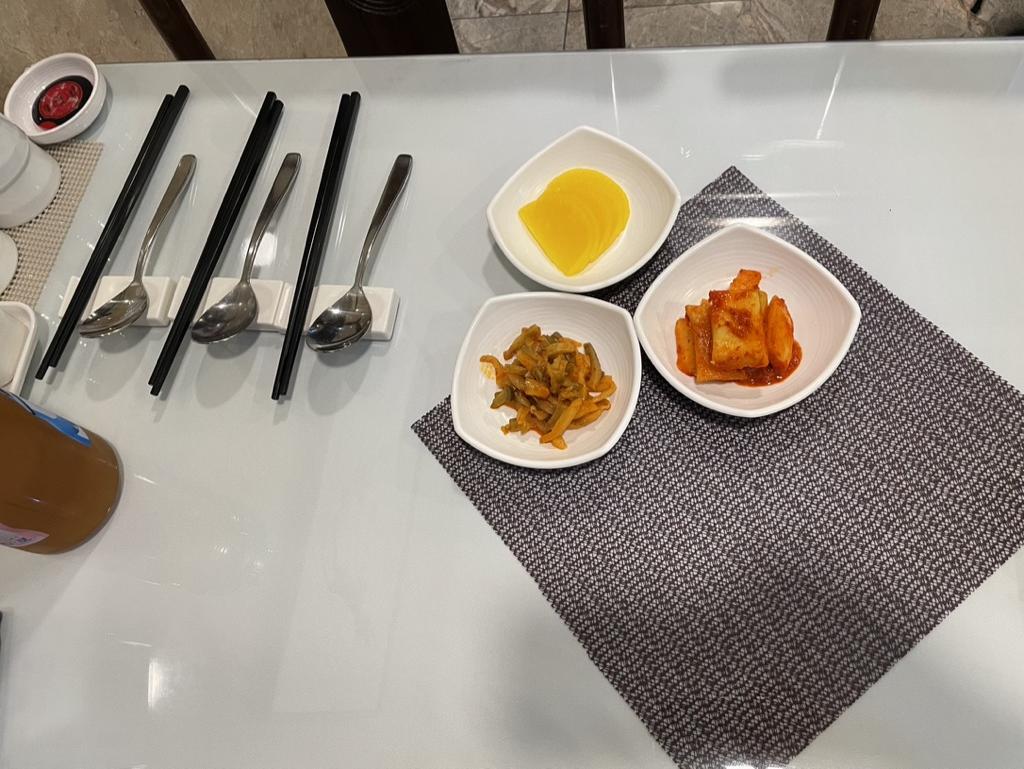 기본 반찬 - 단무지, 짜사이, 깍두기