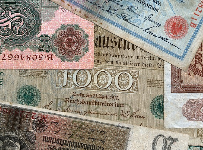 화폐가 가득한 모습