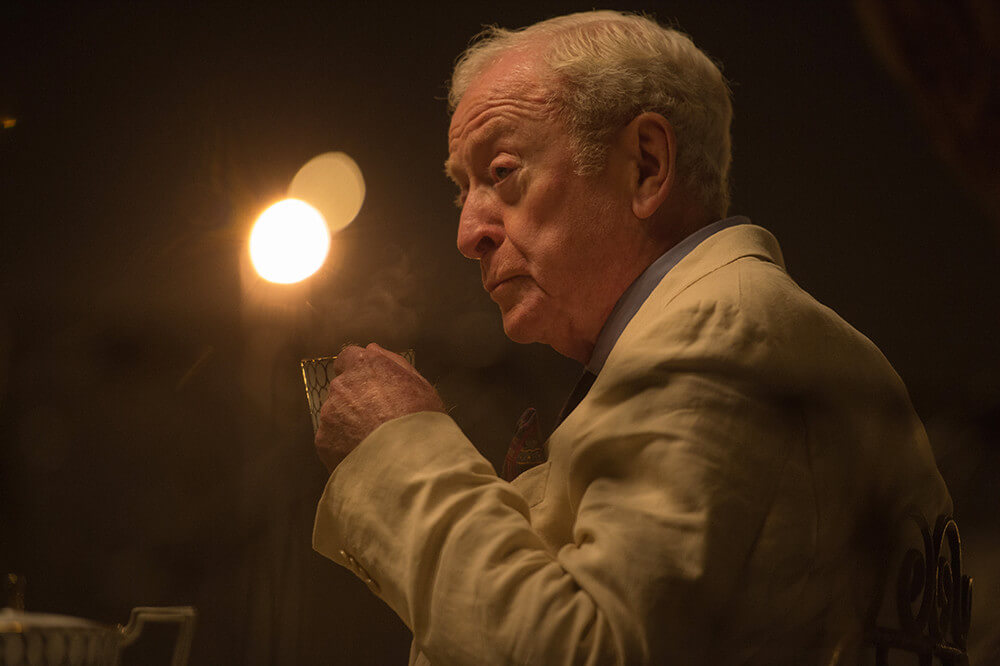 차 마시는 아서 트레슬러