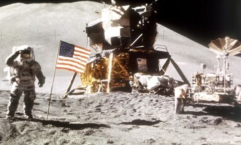 인류가 최초로 달 착륙한 이미지