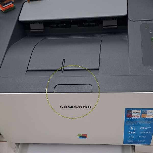 프린터 전면 사진이에요.