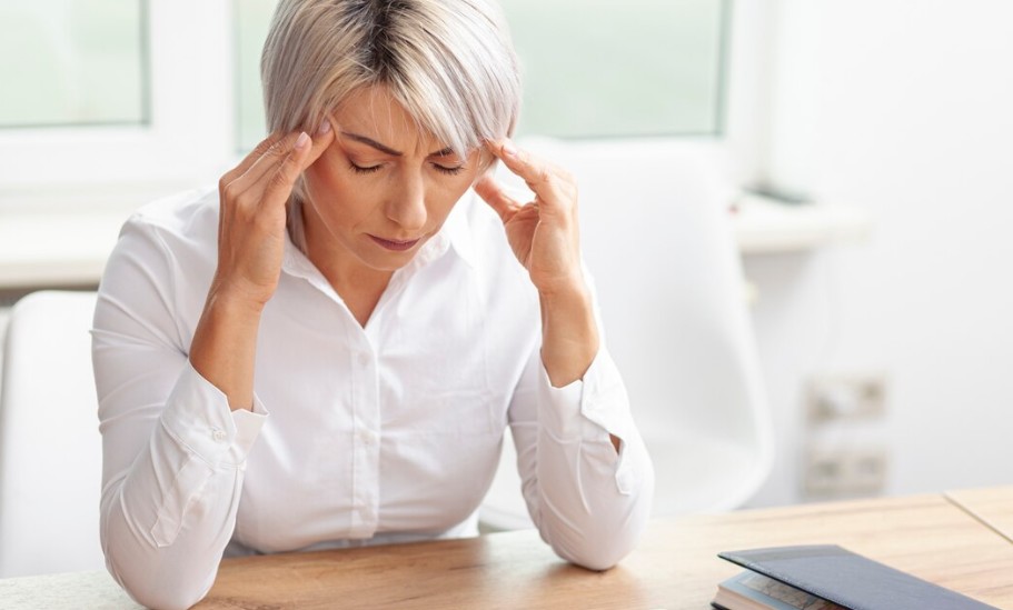 이마 통증이 지속된다면? 전두엽 이상?