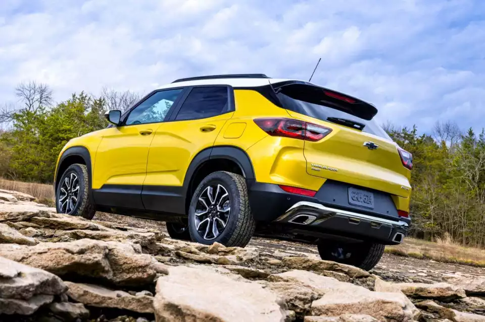 뒷모습 변화는 아주 소소합니다.