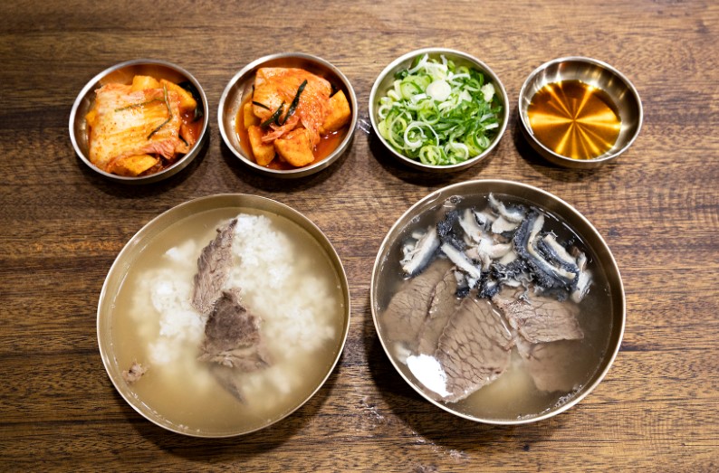 깊은 맛이 일품인 하동관 곰탕