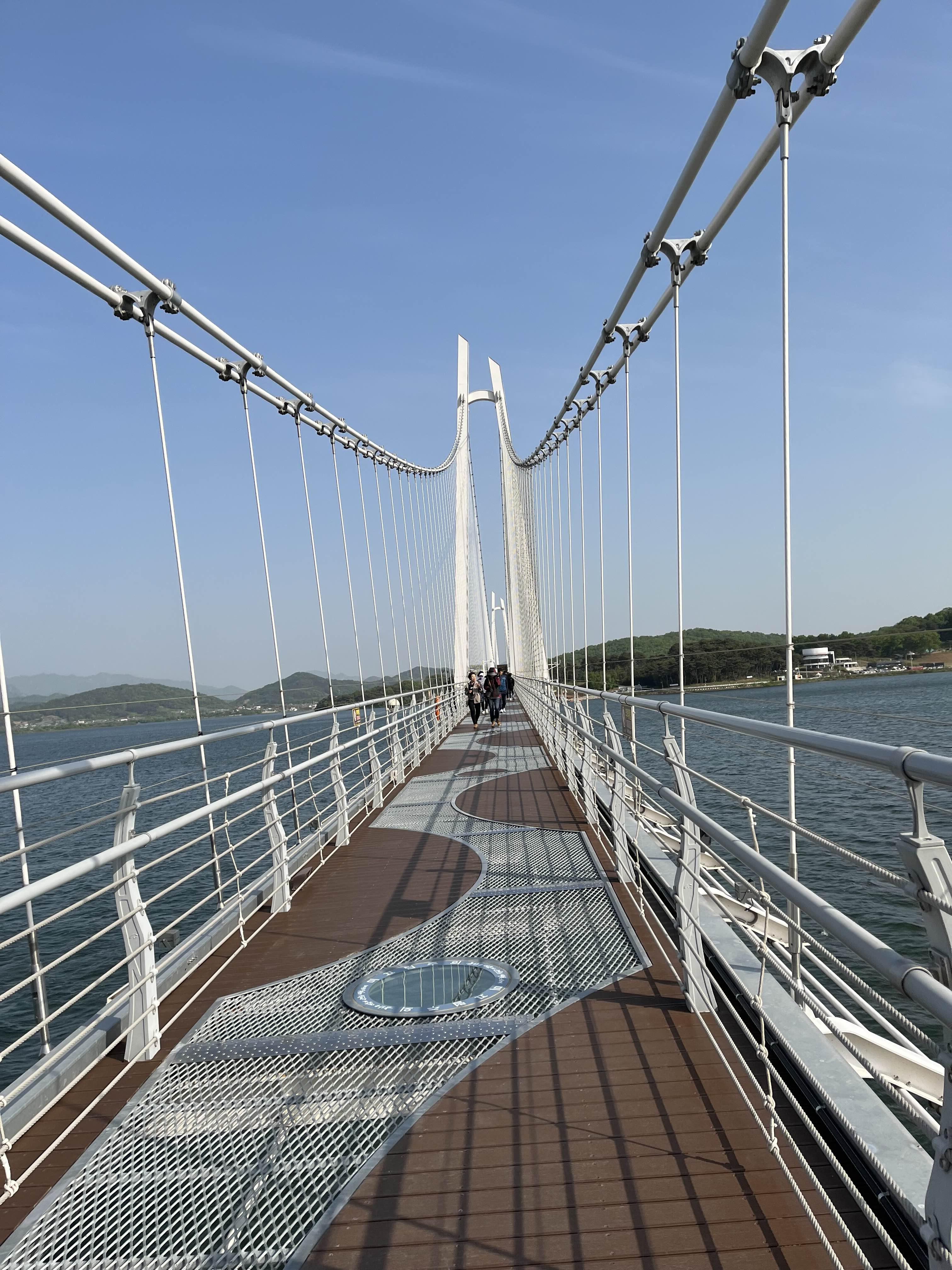 충남의 명물 <탑정호 출렁다리>