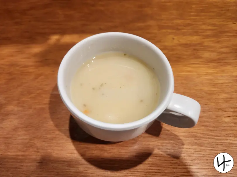 컵-안에-담겨진-스프