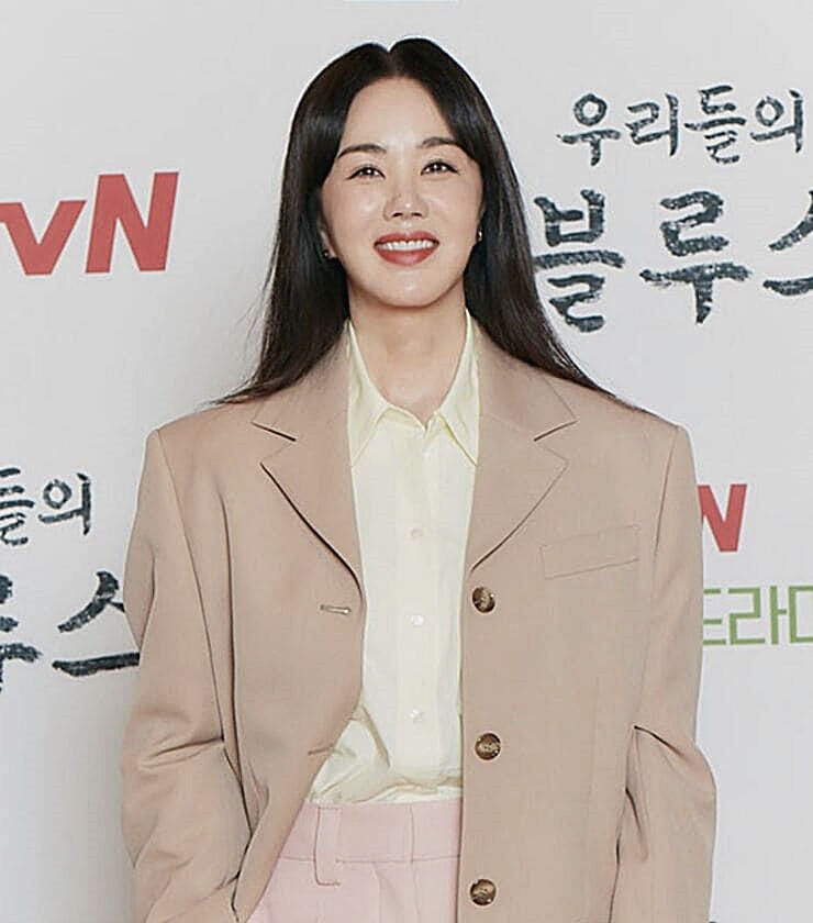 가수-겸-배우-엄정화