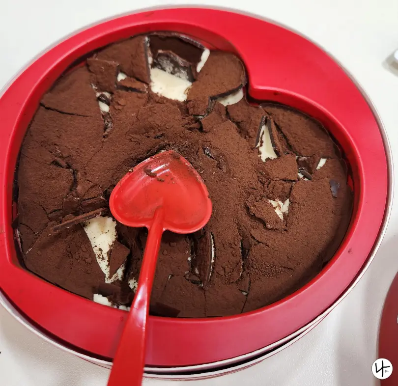 부셔진-초콜렛-하트모양