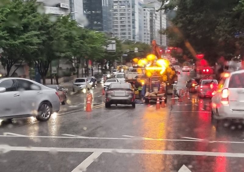 싱크홀-공사중-모습