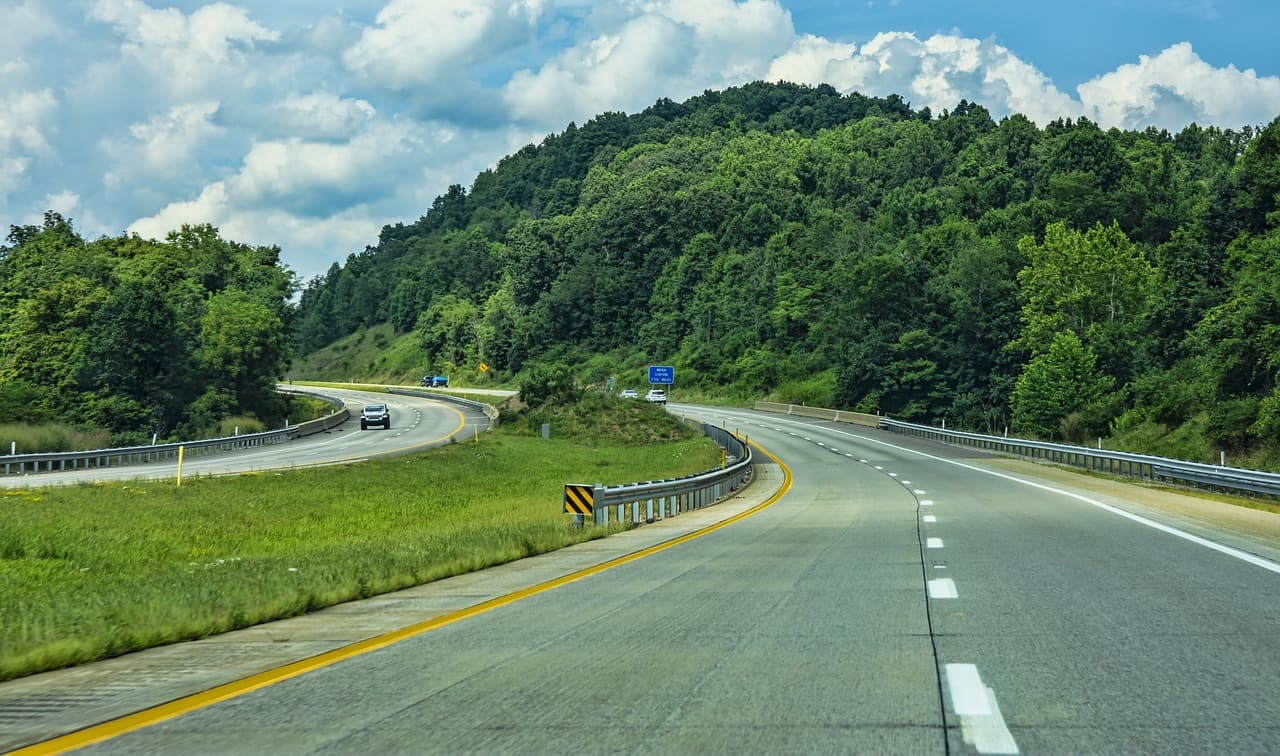 자동차 생활백서18편,
장거리 운전 시 집중력과 감정 유지 루틴
고속도로의 모습