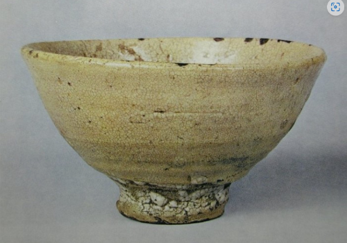 알트태그-일본 교토 대덕사에 있는 찻사발입니다. 조선에서 만들어 진 것으로 일본 최초 국보로 지정됐습니다. 기자에몬, 이도다완이라고 불립니다.