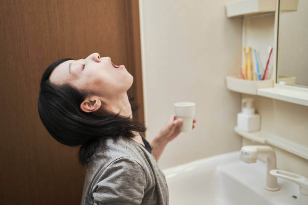 목에 가래낀 느낌 및 없애는 법&amp;#44; 가래감은 목구멍&amp;#44; 기관지 등 호흡기관에 분비물이나 염증이 쌓여 생기는 증상입니다. 이 증상은 다양한 원인에 의해 발생할 수 있으며 그에 따라 적절한 조치가 필요합니다. 가래의 주요 원인와 목에 가래낀 느낌 없애는 법을 참고하시기 바랍니다. 